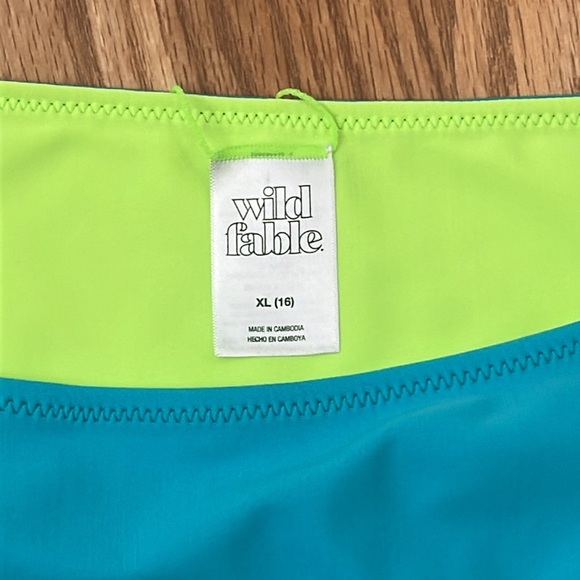 New Reversible Wild Fable Swimsuit Top Neon Green & Blue w/ Neon Orange Straps - Picture 7 of 9